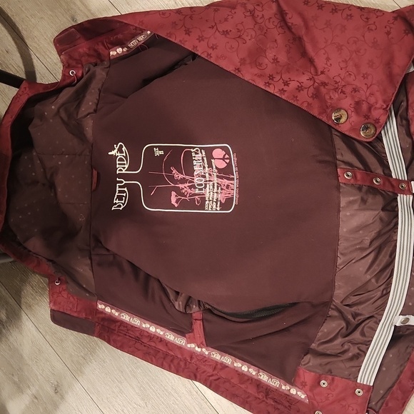 Betty Ride Winter Jacket - Picture 7 of 10